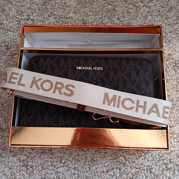 Michael Kors Brown Monogram Jet Set Crossbody Bag - Picture 3 of 13